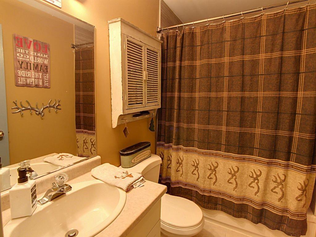 30563 Hungry Hollow Road, North Middlesex, Ontario  N0M 1B0 - Photo 18 - H4119133